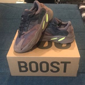 Authentic Yeezy Boost 700 Mauve